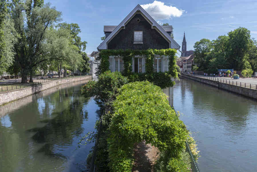 Francia - Alsacia 047 - Estrasburgo - maison des Ponts Couverts.jpg